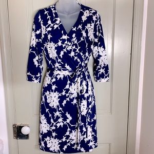 Wrap dress (navy background)